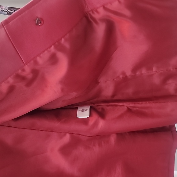 Covington Red Leather Jacket - Picture 9 of 11